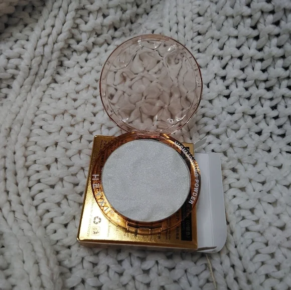 Hexye Highlighter Compact Silver (NWT) Never Been Used! - Picture 2 of 2